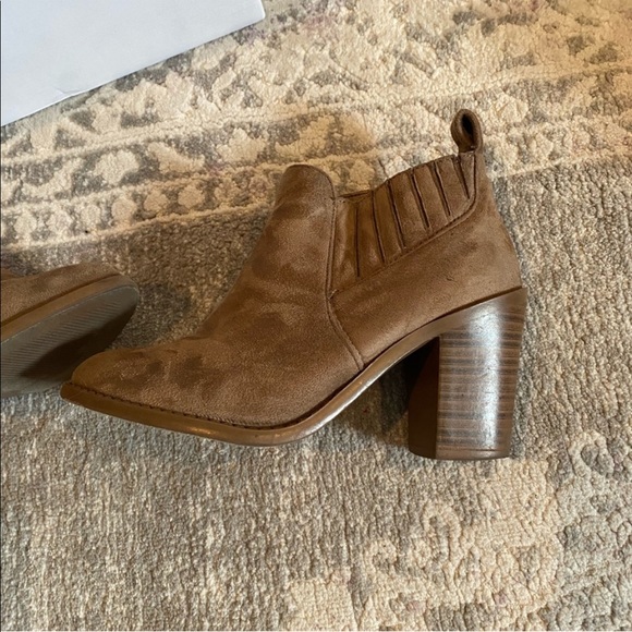 Brown/Tan chunky heeled bootie - Picture 4 of 4